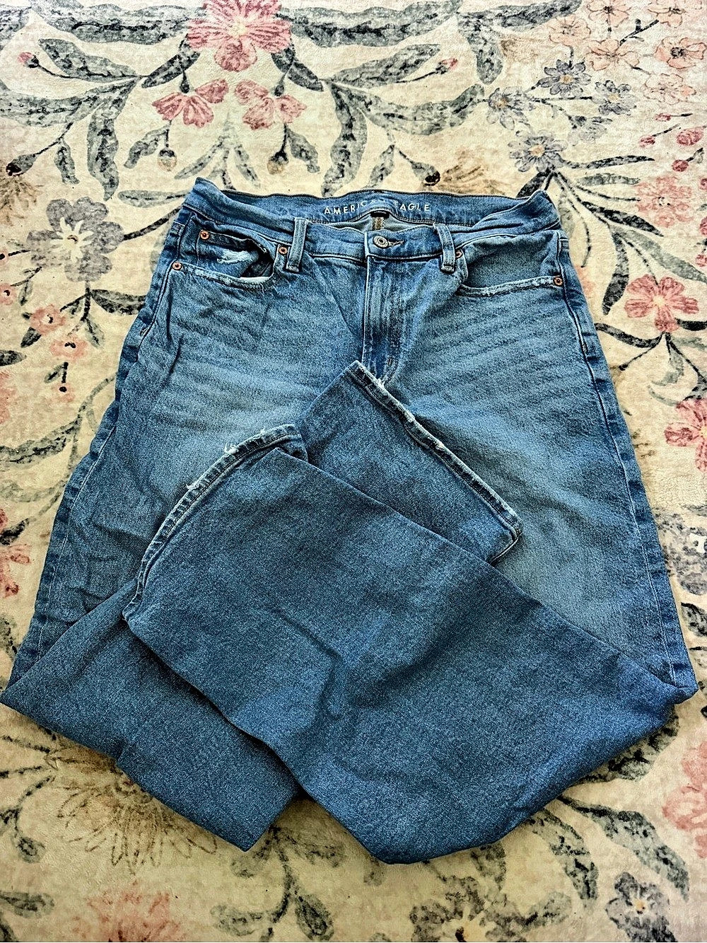 American Eagle Women's Blue Straight Leg Jeans